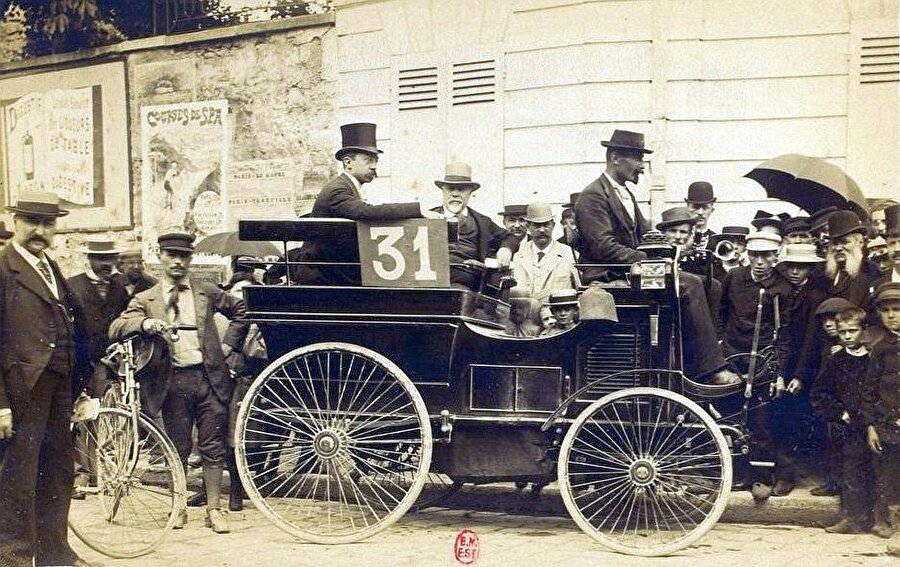 İlk resmi otomobil yarışı: 22 Temmuz 1894, Paris-Routen

                                    
                                    
                                
                                