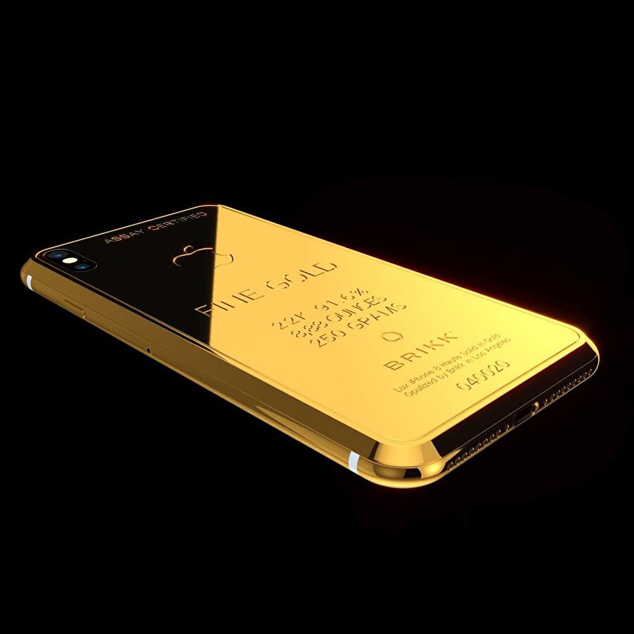 
                                    
                                    
                                    Fiyatları 8 bin dolardan başlayan özel sürüm iPhone X koleksiyonuyla Apple'nin yeni nesil telefonu için büyük yatırım yapan Brikk, 250 gram 22 ayar altınla süslediği modelle lüks telefon segmentinin sınırlarını zorluyor. Fiyat: 80 bin dolar (311.000 ₺)
                                
                                
                                