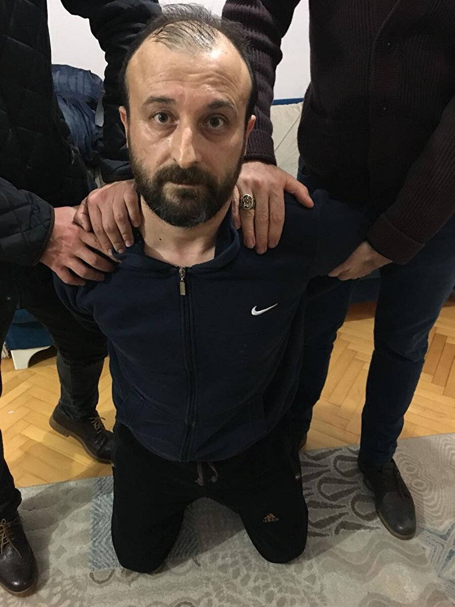 Üst düzey FETÖ'cü yakalandı

                                    Ankara'da 2 Kasım'da gözaltına alınan Fetullahçı Terör Örgütü'nün (FETÖ) "Hava Kuvvetleri Komutanlığı sözleşmeli subaylar imamı" Gürdal T'nin bir üstü konumunda olduğu belirlenen "Sami" kod adlı B.K, İstanbul'da yakalandı.
                                