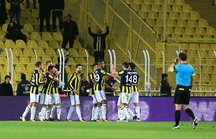 Süper Lig’de 4 karşılaşma oynanacak
Süper Lig'in 11. haftasında Kasımpaşa-Bursaspor, Kayserispor-Trabzonspor, Antalyaspor-Kardemir Karabükspor ve Osmanlıspor-Fenerbahçe maçları oynanacak.