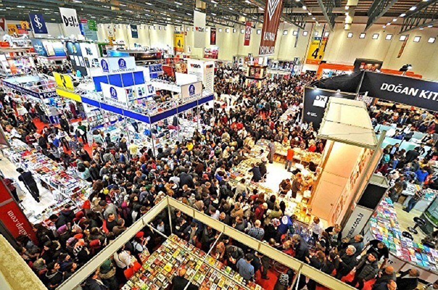 ​Kitapseverlerin beklediği gün geldi! Fuar kapılarını açtı