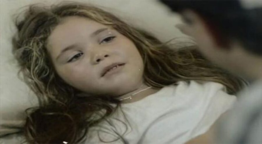 İstanbul Üniv. İtalyan Dili ve Edebiyatı okuduktan sonra turizm ile ilgilenen Alton, yüksek lisansını da yapıp turizm ve işletme lisans bölümünden mezun olmuş.