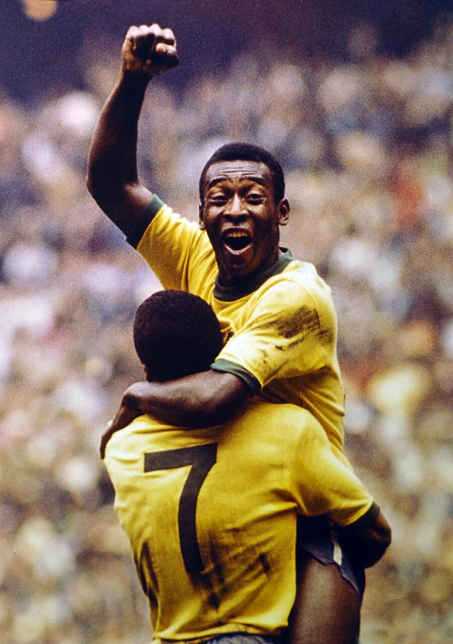 Pele'nin ismini tüm dünya Brezilya Milli Takımı forması altında sergilediği futbol ve attığı gollerle tanıdı.