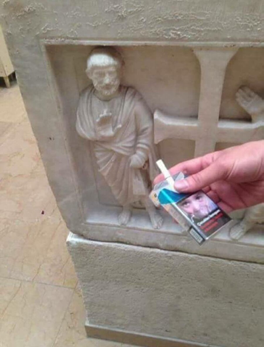 Sigara

                                    
                                    ''Yok ben sigara kullanmıyorum'' heykeli sanırım.
                                
                                
