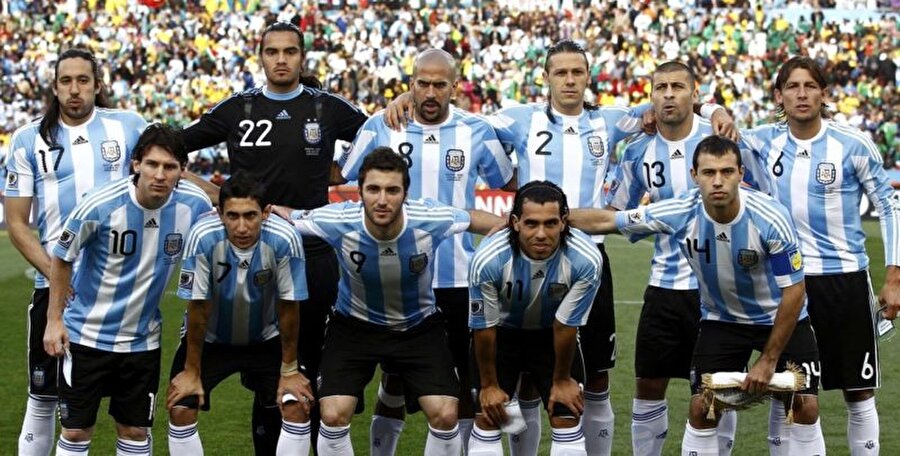 1986 ve 1990 Dünya Kupası'nda, Arjantin Milli Takımı futbolcularının tavuk yemesi 'uğursuzluk getiriyor' gerekçesiyle yasakladı.

                                    
                                