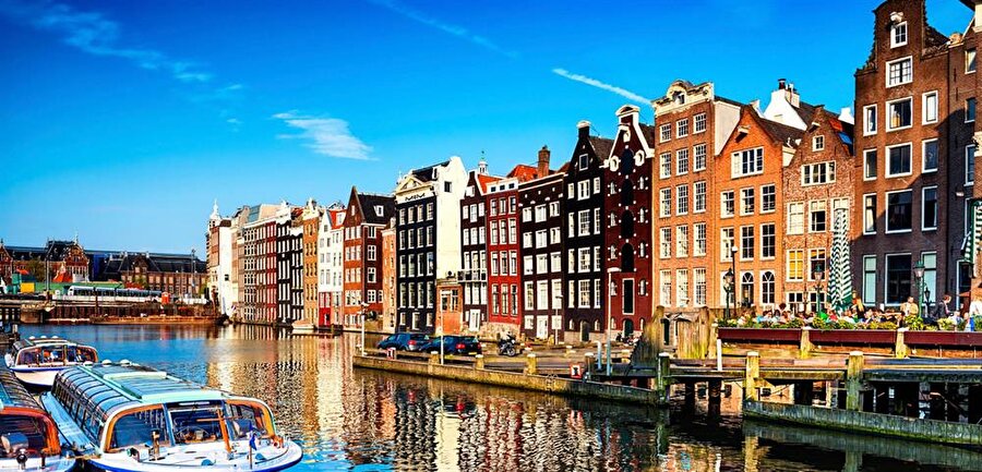 
                                    
                                    
                                    Şehir: Amsterdam Ülke:Hollanda Aylık Ortalama Maaş:2493 dolar Nufüs: 821.752 
                                