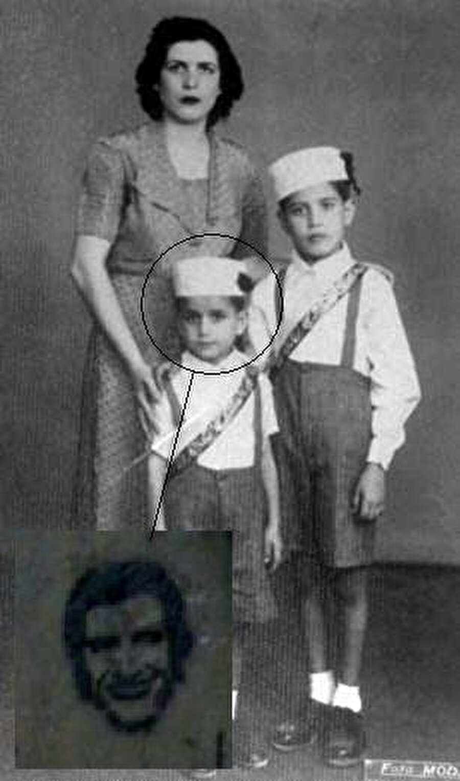 1944 yılında İstanbul Küçükpazar’da 3 kardeşin en büyüğü olarak dünyaya gelir. 

                                    
                                    
                                    
                                    
                                    
                                    
                                
                                
                                
                                
                                
                                