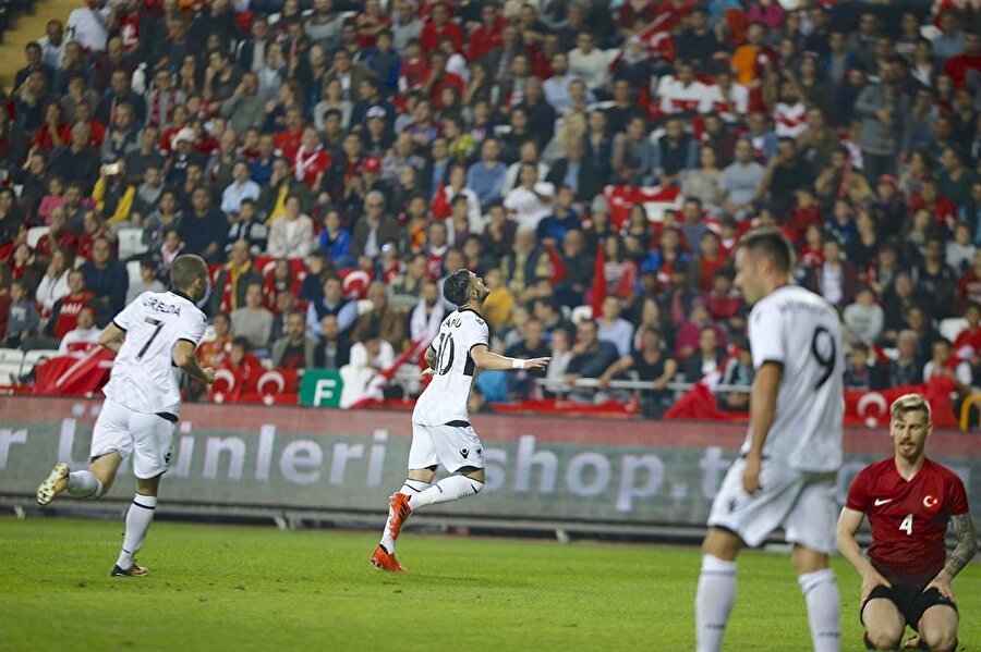 Milli Takım 10 kişi Arnavutluk’a boyun eğdi