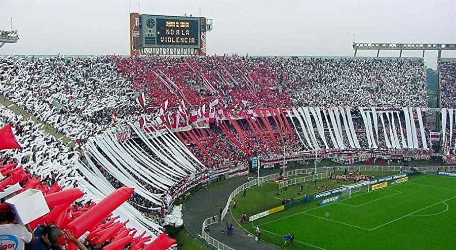 3- Los Borrachos del Tablón, River Plate (ARJANTİN)

                                    
                                