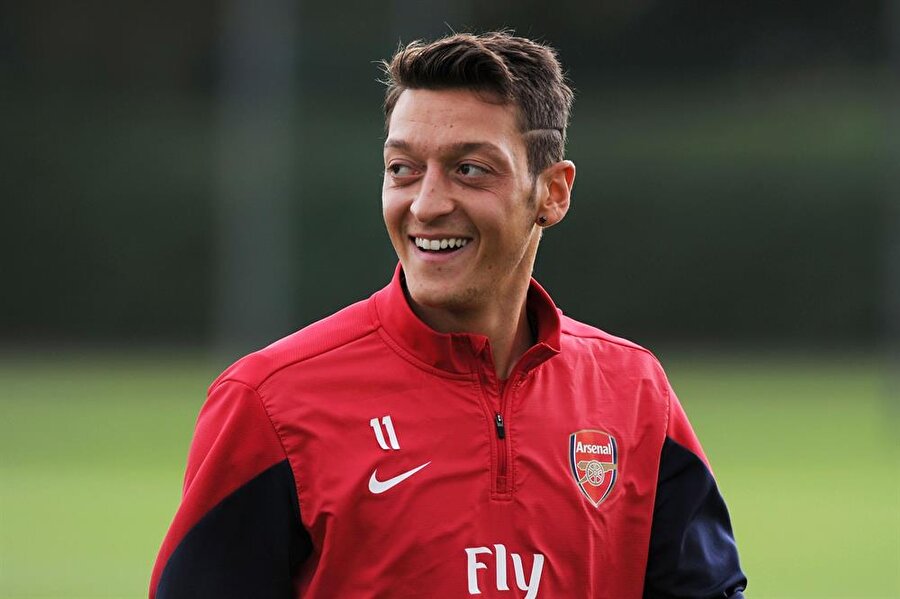 Mesut Özil'in fiyatı belli oldu 

                                    
                                    
                                    İngiltere Premier Lig temsilcisi Arsenal, sezon sonu sözleşmesi bitecek olan Türk asıllı Alman futbolcu Mesut Özil'i bedavaya kaptırmak istemeyen Arsenal, devre arasında yıldız oyuncuyu 35 milyon avro karşılığında elden çıkartmayı planladığı iddia edildi.
                                
                                
                                