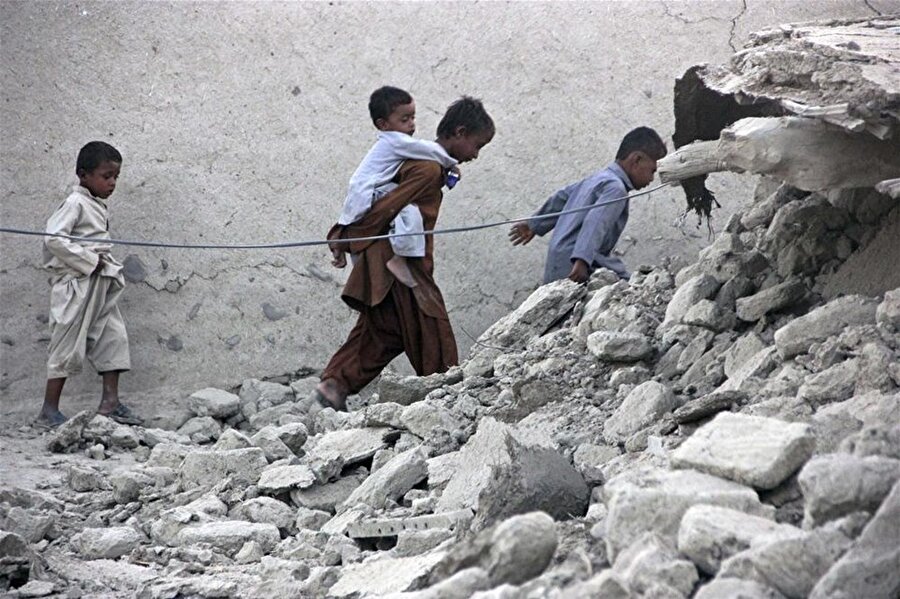 25 Eylül 2013 - Pakistan - 7,7

                                    
                                    
                                    
                                    
                                    
                                    
                                    
                                    
                                    25 Eylül 2013’de Pakistan'da yaşanan 7,7 büyüklüğündeki deprem nedeniyle 300'den fazla hayatını kaybetti.
                                
                                
                                
                                
                                
                                
                                
                                
                                