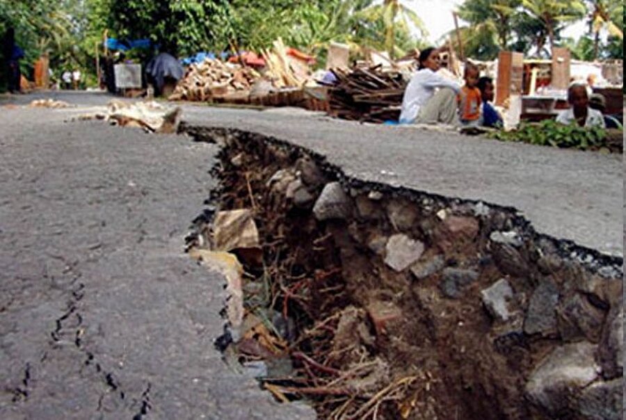 30 Eylül 2009 - Endonezya - 7,5

                                    
                                    
                                    
                                    
                                    
                                    
                                    
                                    
                                    30 Eylül 2009’da Endonezya'nın Sumatra adasını vuran 7,5 büyüklüğündeki depremde binden fazla kişi hayatını kaybetti. Yüzlerce kişi de yaralandı.
                                
                                
                                
                                
                                
                                
                                
                                
                                