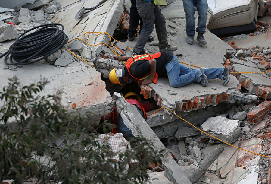 19 Eylül 2017 -  Meksika - 7,1

                                    
                                    
                                    
                                    
                                    
                                    
                                    
                                    Meksika'da meydana gelen 7,1 büyüklüğündeki depremde en az 200
kişi hayatını kaybetti, onlarca kişi de yaralandı.
                                
                                
                                
                                
                                
                                
                                
                                