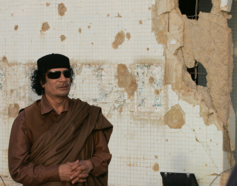Devrim Komuta Konseyi'nin fesh edilmesi

                                    
                                    
                                    
                                    
                                    
                                    Kaddafi, Genel Halk Kongresi genel sekreteri oldu Devrim Komuta Konseyi’nin işlevi sona erdi, hükümetin yerini bölüm sekreterliklerinden oluşan genel Halk Komitesi aldı. İçerdeki bu gelişmelerin yanı sıra, dışarıda ABD’ye karşı izlenen siyaset daha da sertleşirken, gergin ilişkiler içinde bulunduğu Tunus, Fas ile arasını düzeltti. 
                                
                                
                                
                                
                                
                                