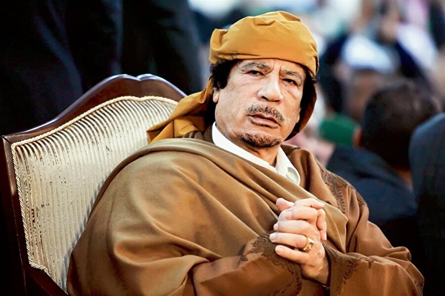 42 yıllık devrin sonu

                                    
                                    
                                    
                                    
                                    
                                    1969 yılında gerçekleştirdiği devrim ile gelen Libya liderliği, 2011 yılında ülkesinde çıkan iç savaşla bitmiştir. 42 yıllık bir siyasi kariyerin sonu artık gelmişti, 20 Ekim 2011 tarihinde, memleketi Sirte'de, Ulusal Geçiş Konseyi askerleri tarafından yakalanarak halk tarafından linç edilerek öldürülmüştür. Linç edilerek öldürülmesi bazı çevrelerde büyük tepkilere sebep olmuştur.
                                
                                
                                
                                
                                
                                