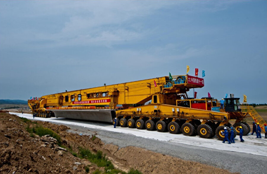 SLJ900/32 - Çinlilerin otoyol yapma hızları bu makineye dayanıyor diyebiliriz.