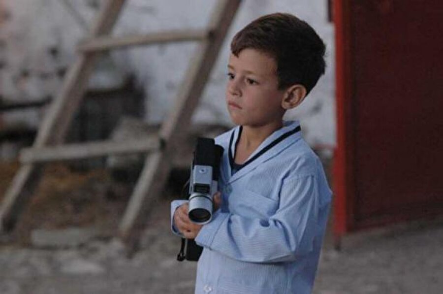 Babam ve Oğlum'un Deniz'i büyüdü!
Babam ve Oğlum filmindeki çocuk oyuncu Deniz karakterine can veren Ege Tanman büyüdü.