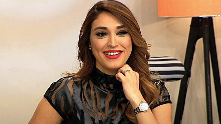 Zuhal Topal!
O ekranların en sevilen sunucularından biri. Zuhal Topal sosyal medyadan paylaştığı çocukluk fotoğrafı ile hayranlarını şoke etti.