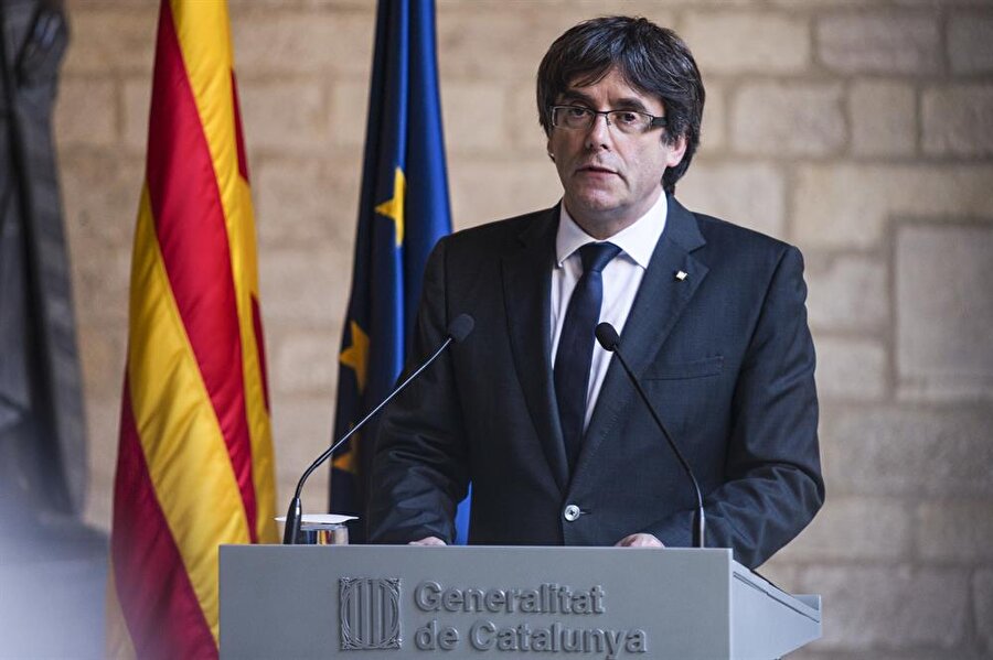 Belçika’ya kaçan Katalan lider Puigdemont hakim karşısına çıkacak

                                    Belçika'ya kaçan eski Katalonya Özerk Yönetimi Başkanı Carles Puigdemont ve dört eski bakan, İspanya’nın haklarında çıkardığı tutuklama emriyle ilgili Brüksel’de hakim karşısına çıkacak.
                                