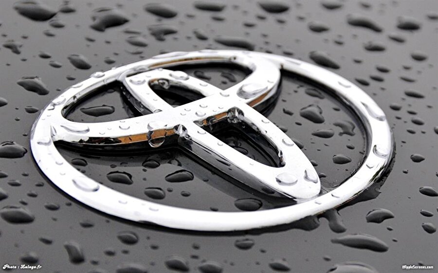 Toyota, 68 bin aracını geri çağırıyor
Dünyanın en büyük otomobil üreticilerinden Toyota, popüler hibrit modelleri C-HR ve Prius'taki elektronik arızadan dolayı binlerce aracı geri çağırma kararı aldı. Potansiyel arızaya sahip araçlar yetkili Toyota bayilerine çağrılacak ve ücretsiz değişimi sağlanacak.
