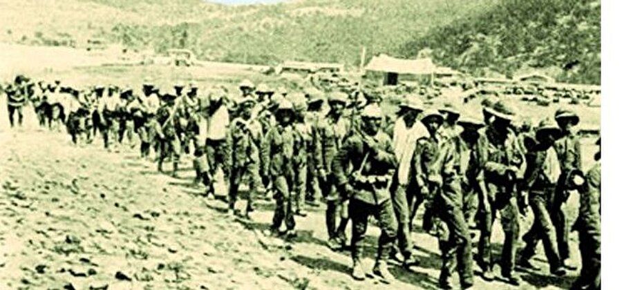 Albay Halil Bey

                                    
                                    İngilizler, 27 Nisan 1915’te Nurettin Bey’in Kut’ül Amare’nin kuzeyinde oluşturduğu savunma hattına saldırdı. İki gün süren çatışmaların ardından İngilizler Kut’ül Amare’yi ele geçirdi ve Bağdat'a yapılacak harekâtın merkezi olarak hazırladı. 15 Kasım'da alınan yenilginin ardından Albay Nurettin Bey'e takviye olarak, Doğu Anadolu’daki 3. Ordu Sağ Cenah Grubu Komutanı Albay Halil Bey 2 tümenle desteğe geldi. Bu gelişme üzerine İngiliz General Townshend, 22 Kasım 1915’te taarruz emri verdi ancak ilerleme sağlayamayarak geri çekilmek zorunda kaldı.
                                
                                