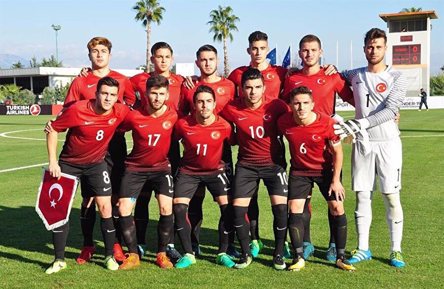 Sırasıyla U15, U16, U17, U18, U19 ve U21 seviyelerinde milli takımın başarısı için ter döktü.
