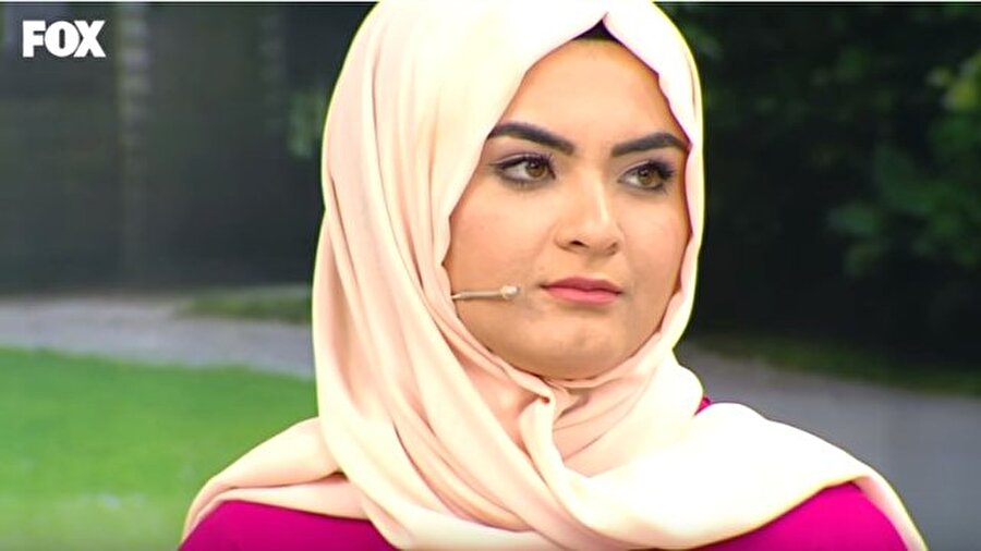 Yeni işe giriyor!
Dizinin yayından kaldırılmasının ardından yarım milyona yakın takipçisinin olduğu sosyal medya hesabını aktif kullanmaya devam eden Hanife, şimdi yeni bir işe giriyor.