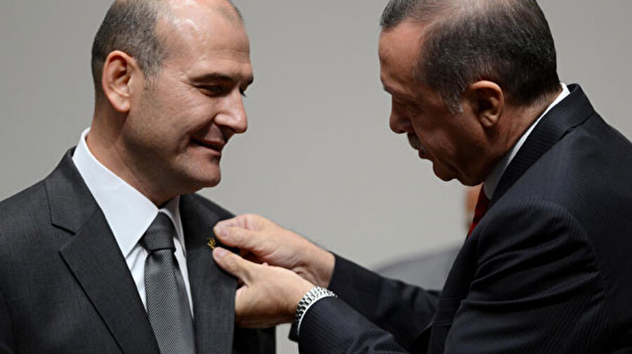 Soylu’nun siyaseti bıraktığının düşünüldüğü bir dönemde Cumhurbaşkanı Erdoğan, Soylu’yu aktif siyasete tekrar davet etti ve 5 Eylül 2012’de resmen AK Parti’ye katıldı.

                                    
                                    
                                    
                                    
                                
                                
                                
                                
