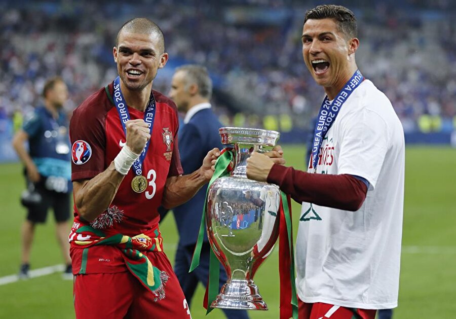 Pepe'den Ronaldo'ya 'Come to Beşiktaş' çağrısı

                                    
                                    Beşiktaş'ın Portekizli yıldızı Pepe, CNN İnternational'a özel olarak konuştu. Türkiye'deki yaşantısı ve Beşiktaş'taki kariyeri hakkında önemli açıklamalarda bulunan Pepe, Ronaldo'yu Beşiktaş'a gelmesinden büyük mutluluk duyacağını ifade etti.
                                
                                