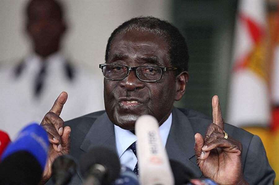 37 yıllık iktidarın sonu
Zimbabve ordusu, 93 yaşındaki Devlet Başkanı Robert Mugabe’ye karşı askeri müdahalede bulunarak Mugabe’nin 37 yıllık iktidarını devirmiştir.