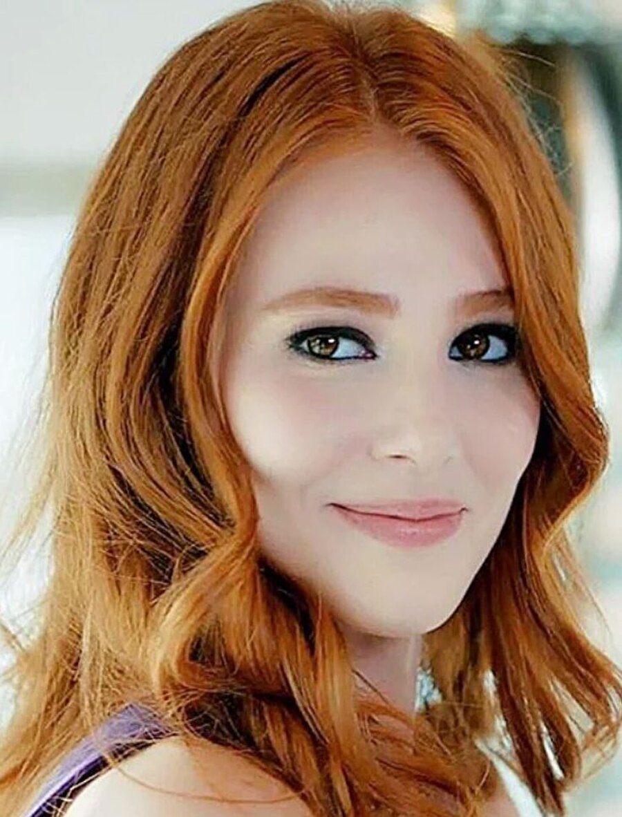 Elçin Sangu!
Çocukluk fotoğrafından tanınmayan bu güzel oyuncu, Türkiye'nin en beğenilen kadınlarından Elçin Sangu. 