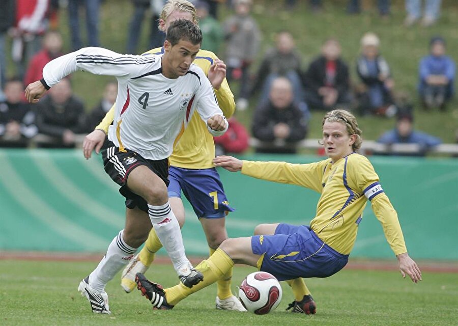 Hemen Almanya U-16 milli takımına davet eder Cenk Tosun’u. Derken U-17, U-18, U-19, U-20 ve U-21…

                                    
                                    
                                    
                                
                                
                                