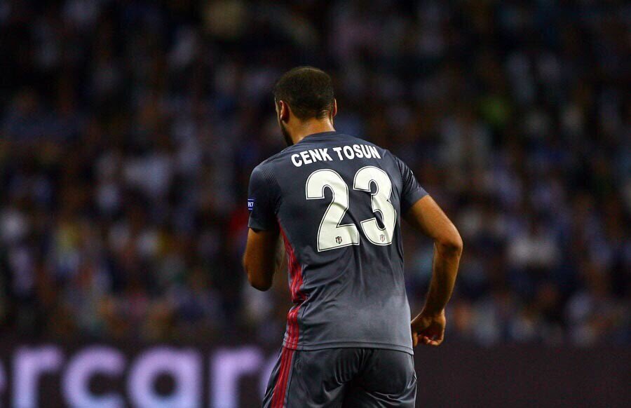 Yani Cenk Tosun, çocukluk hayali Beşiktaş’a transfer olabilmek için 1 milyon 400 bin avrodan vazgeçmiştir.

                                    
                                    
                                
                                