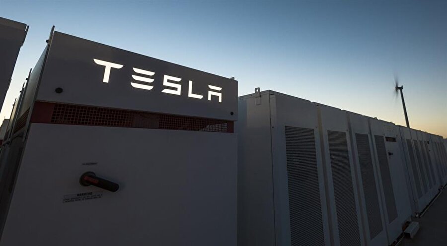 Tesla, dünyanın en büyük pilini tamamladı
Başbakanlık resmi sayfasından
açıklama yapan Güney Avustralya Eyaleti Başbakanı Jay Weatherill, Tesla'nın
dünyanın en büyük pilini tamamladığını duyurdu.