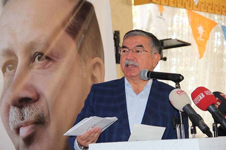 Bakan İsmet Yılmaz