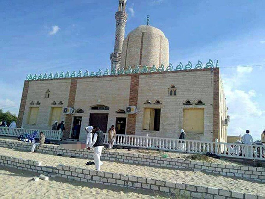 Mısır'da camiye bombalı saldırı

                                    Mısır'ın Sina eyaletine bağlı Ariş kentinde bir camiye bombalı ve silahlı saldırı düzenlendi. Meydana gelen patlamada ilk belirlemelere göre, 200 kişi yaşamını yitirdi.
                                