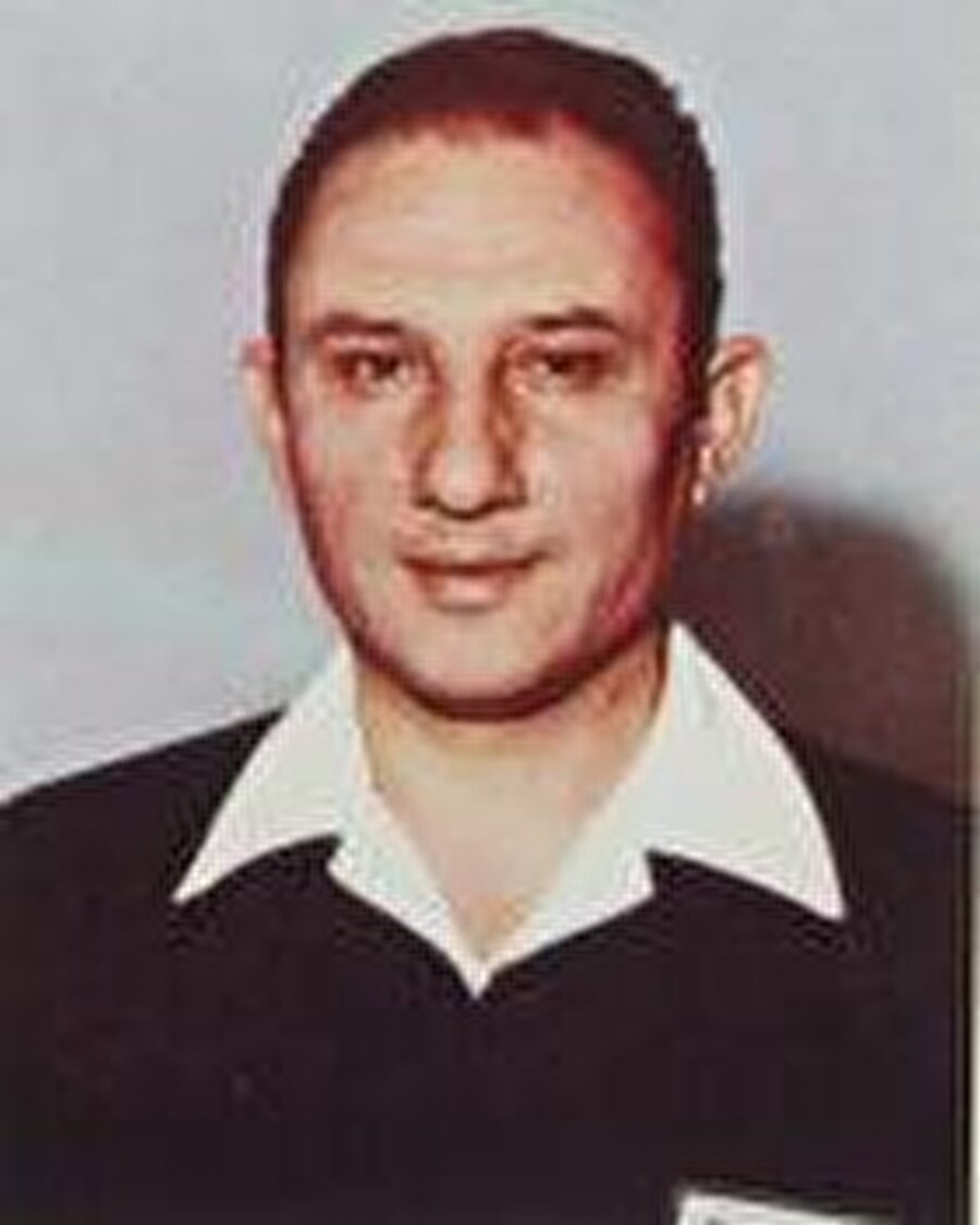 
                                    
                                    Babacan sakatlığının ardından yeşil sahalara 1955 yılında hakem olarak döndü. Başarılı yönetimiyle takdir toplayan Babacan, 1969'da FIFA Kokartı taktı. Babacan, 1972 yılında ise Olimpiyat Oyunları'nda görev aldı. 
                                
                                