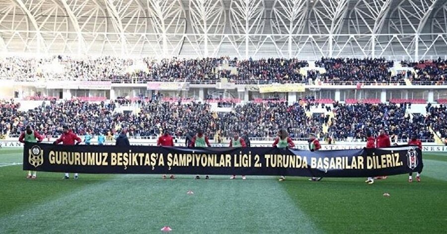 Yeni Malatyaspor'dan Beşiktaş'a pankart sürprizi