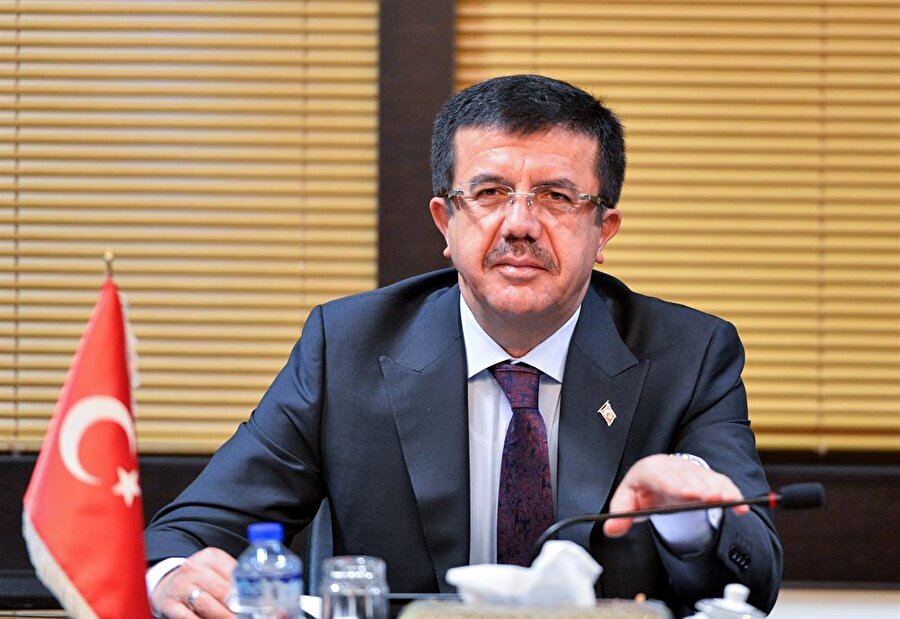 'Kulağınız televizyonda olsun, Türkiye dünya birincisi olacak'

                                    Düşmanın siyaseti ve entrikalarıyla baş edildiğini söyleyen Ekonomi Bakanı Zeybekci, "11 Aralık günü kulağınız televizyonlarda olsun. Türkiye'nin büyüme rakamları açıklanacak. Dünya birincisi olacak, buradan söylüyorum sizin huzurunuzda." dedi.
                                