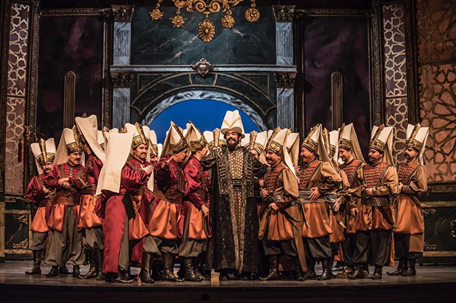 'IV. Murat' operası 8 yıl sonra Ankara izleyicisiyle buluşacak

                                    Ankara Devlet Opera ve Balesi (ADOB), "IV. Murat" operasını yaklaşık 8 yıllık aranın ardından yeniden Ankaralı sanatseverlerle buluşturacak. Yaşamı, sinema filmleri, dizi film ve tiyatro oyunlarına da konu olan Osmanlı padişahlarından Sultan 4. Murat'ın hayatından kesitlerin yer aldığı "IV. Murat" operası, İzmir Devlet Opera ve Balesi Sanat Yönetmeni ve Müdür Vekili Haldun Özörten'in yönetmenliğinde 29 Kasım Çarşamba günü Ankara prömiyerini yapacak.
                                