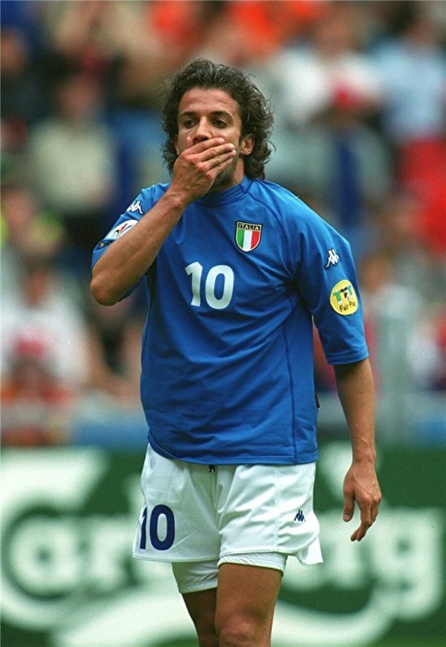Alessandro del Piero
Juventus'un efsane futbolcusu Alessandro del Piero kariyeri boyunca birçok kupa finali kaybetti. İtalyan futbolcu, Juventus'la en az dört kez Serie A şampiyonluğunu son dakikada verdi. Ayrıca Del Piero, İtalya Milli Takımı ile EURO 2000 finalinde Fransa’ya 2-1 mağlup olarak turnuvayı ikincilik koltuğunda tamamladı.