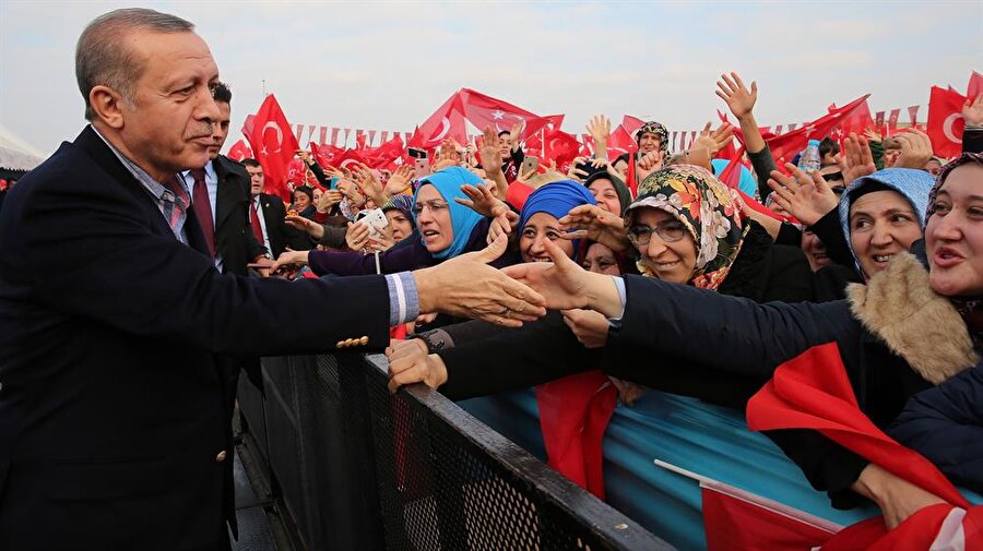 Cumhurbaşkanı Erdoğan, 'Kadınlar Günü' etkinliğinde
Cumhurbaşkanı Recep Tayyip Erdoğan, "Kadına Yönelik Şiddete Karşı Uluslararası Mücadele Günü" kapsamında Yahya Kemal Beyatlı Gösteri Merkezi'nde düzenlenecek programa katılacak.