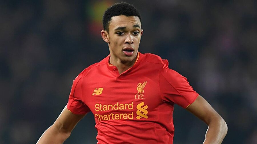 Trent Alexander Arnold

                                    Liverpool altyapısının son dönemde işlediği en büyük cevherlerden olan Trent Arnold, savunmanın sağında görev alıyor. Premier Lig’de 4 maçta 90 dakika süre alan 19 yaşındaki sağ bek, Şampiyonlar Ligi’nde de 3 resmi maçta süre aldı. Piyasa değeri ise 5 milyon avro.
                                