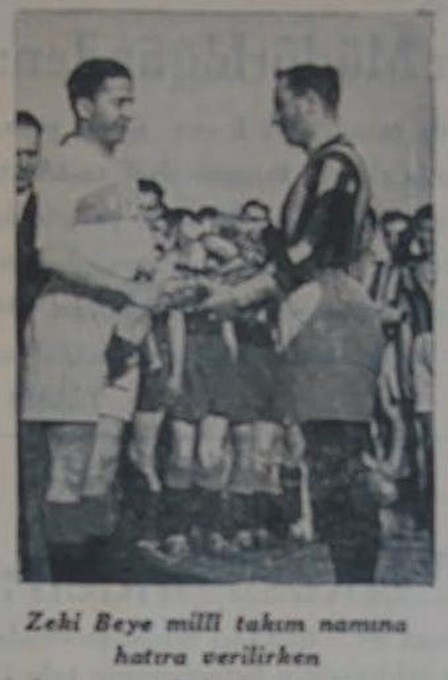 Zeki Rıza, Türkiye'yi uluslararası tenis müsabakalarında temsil etti. 1934 yılında futbol kariyerine nokta koyan Zeki Rıza asla spordan kopmadı. 