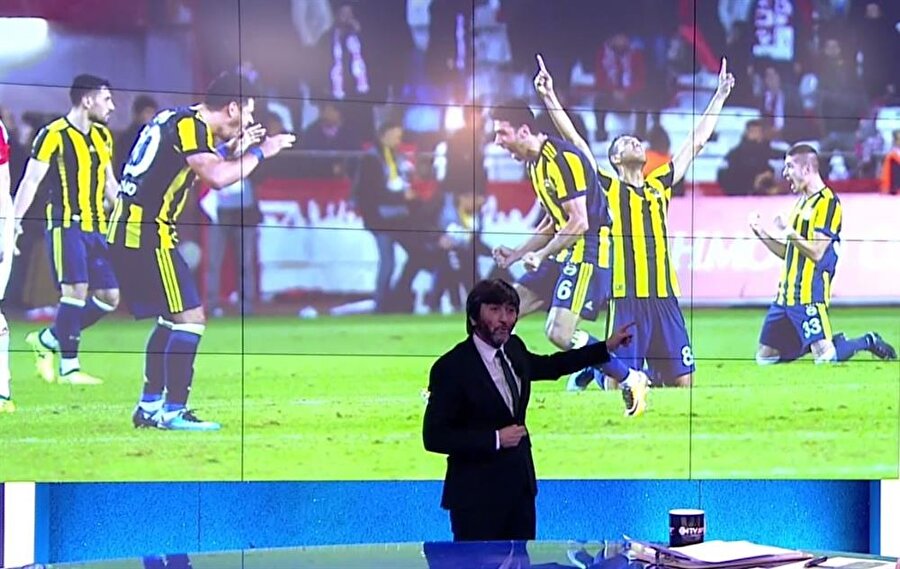 Rıdvan Dilmen'in maç sonu değerlendirmesi

                                    
                                    Futbol yorumcusu Rıdvan Dilmen de karşılaşmanın değerlendirilmesini yaptığı NTV ekranlarında "Fenerbahçe için bu görüntü çok önemli. Oyuncular kazanma hırsını kazanmış ve mücadelelerin öneminin farkında" yorumlarında bulundu.
                                
                                