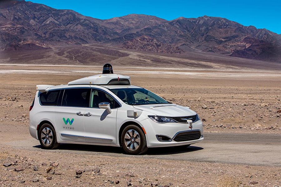 Waymo otomobilleri sürücüsüz 6,4 milyon kilometre yol katetti

                                    
                                    Google'ın 2009'da başlayan sürücüsüz otomobil projesi, geçen yıl Waymo adıyla müstakil bir şirkete dönüşmüştü. Toyota, Lexus ve Chrysler marka özelleştirilmiş otomobillerle sürücüsüz otomobil testleri yapan şirket, umuma açık yollarda katettiği mesafenin 6,4 milyon kilometreyi aştığını açıkladı.
                                
                                