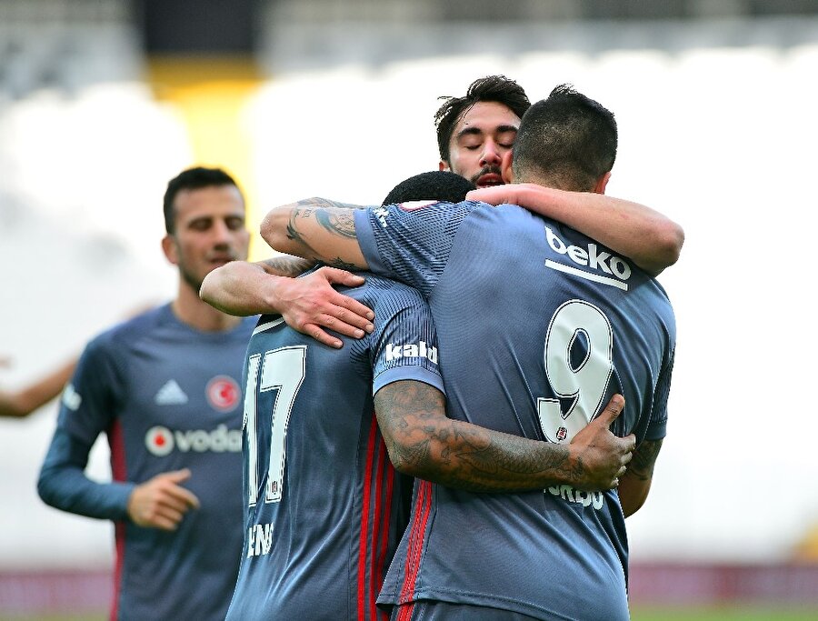 Beşiktaş tarihi farkla kazandı: 9-0

                                    
                                    Türkiye Kupası 5. Tur maçında Beşiktaş ile Manisaspor karşı karşıya geldi. Vodafone Park'ta oynanan maçta Beşiktaş, rakibini 9-0 gibi farklı bir skorla mağlup etti.
                                
                                