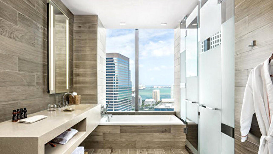 Okyanus manzaraları saray!
Nusret'in 36. katta, 70 metrekare büyüklüğünde 1+1 suit otel dairesi, bir de okyanus manzaralı.