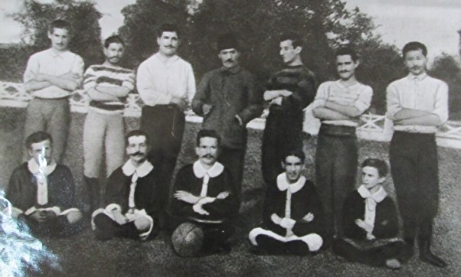 TFF ne zaman kuruldu? 
Türkiye Futbol Federasyonu Yusuf Ziya Öniş başkanlığında 1923 yılında kuruldu. O dönemki ismiyle Futbol Heyet-i Müttehidesi, Türk futbolu için önemli adımlar attı. Türkiye 21 Mayıs 1923 tarihinde FIFA'nın 26. üyesi oldu.  