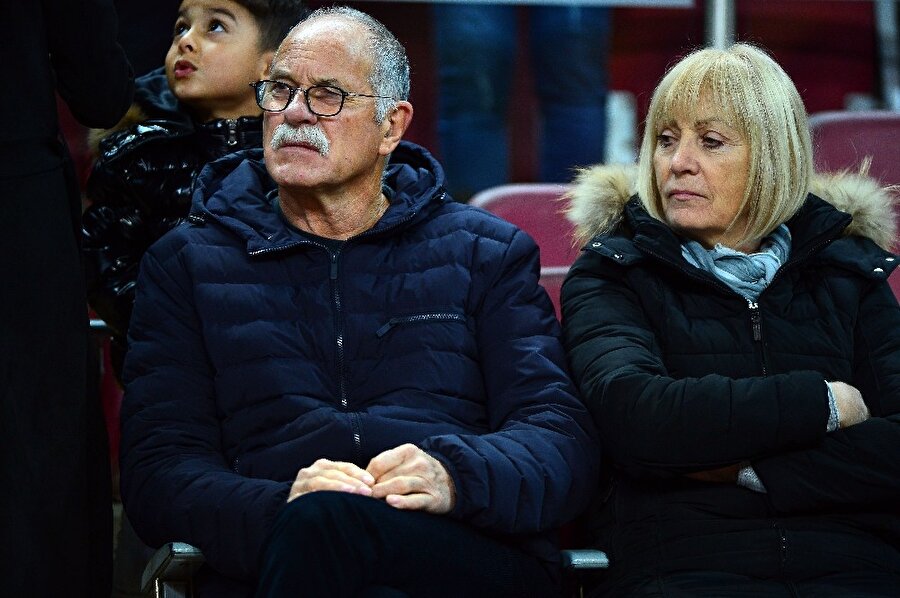 Galatasaray maçındaki bu gizemli çift kim?